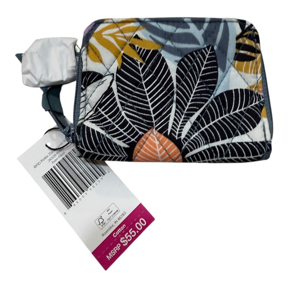 Vera Bradley RFID Petite Zip-Around Wallet in Palm Floral pattern. NWT 💕